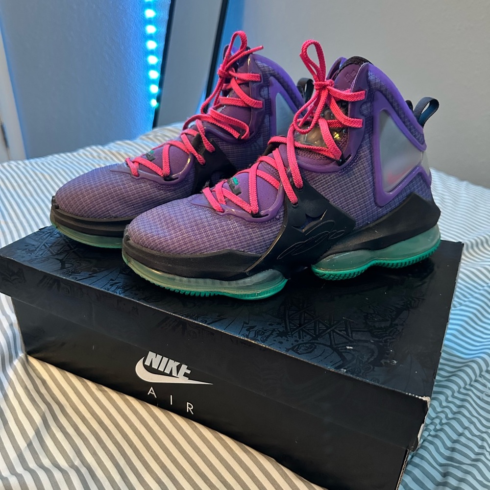Nike LeBron XIX Wildberry Hyper Pink size 8 Men